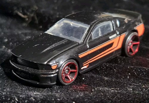 Hot wheels custom ford - hot,